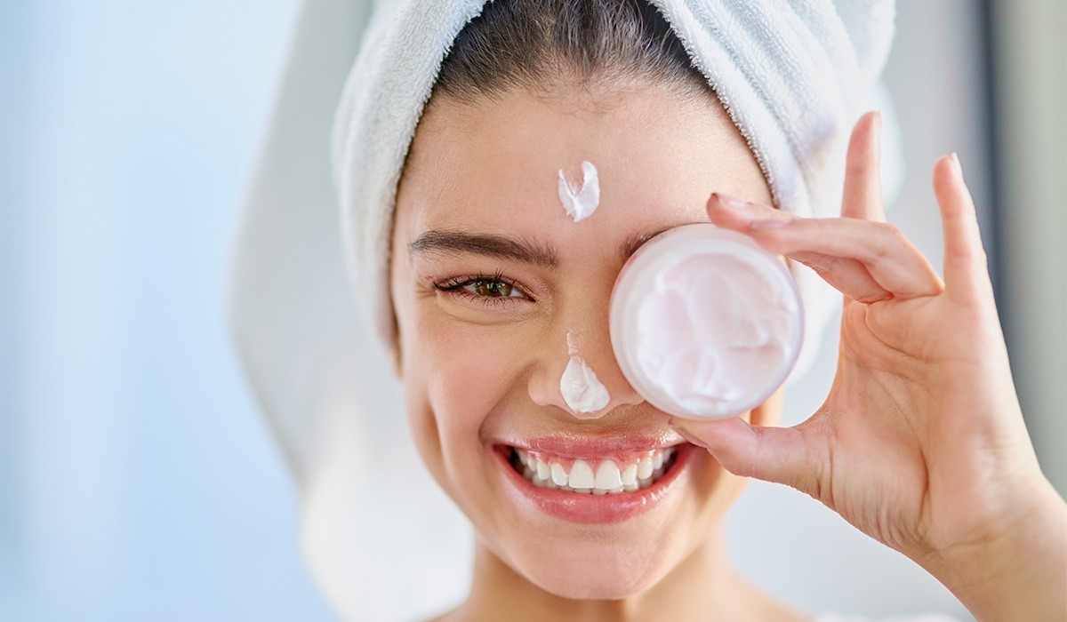 محافظت از پوست خشک با محصولات آرایشی مناسب